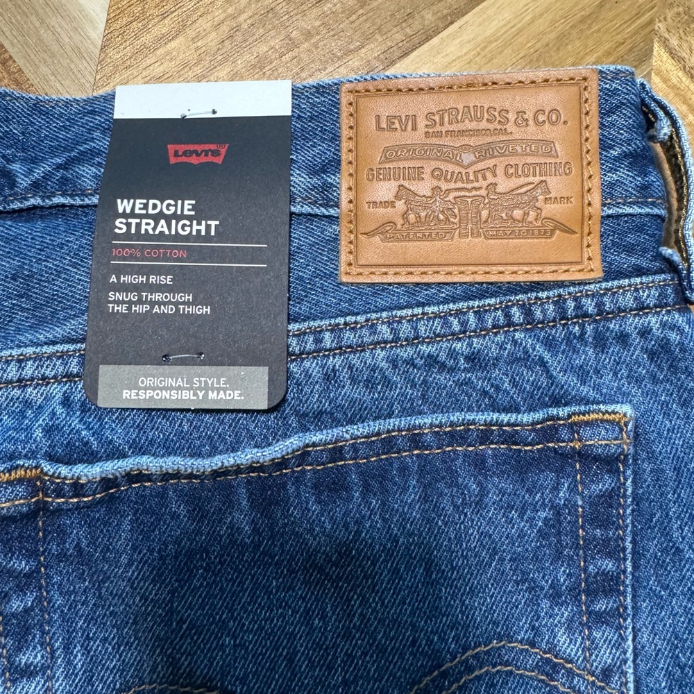 Levi's women’s wedgie straight jeans NWT (31x28)